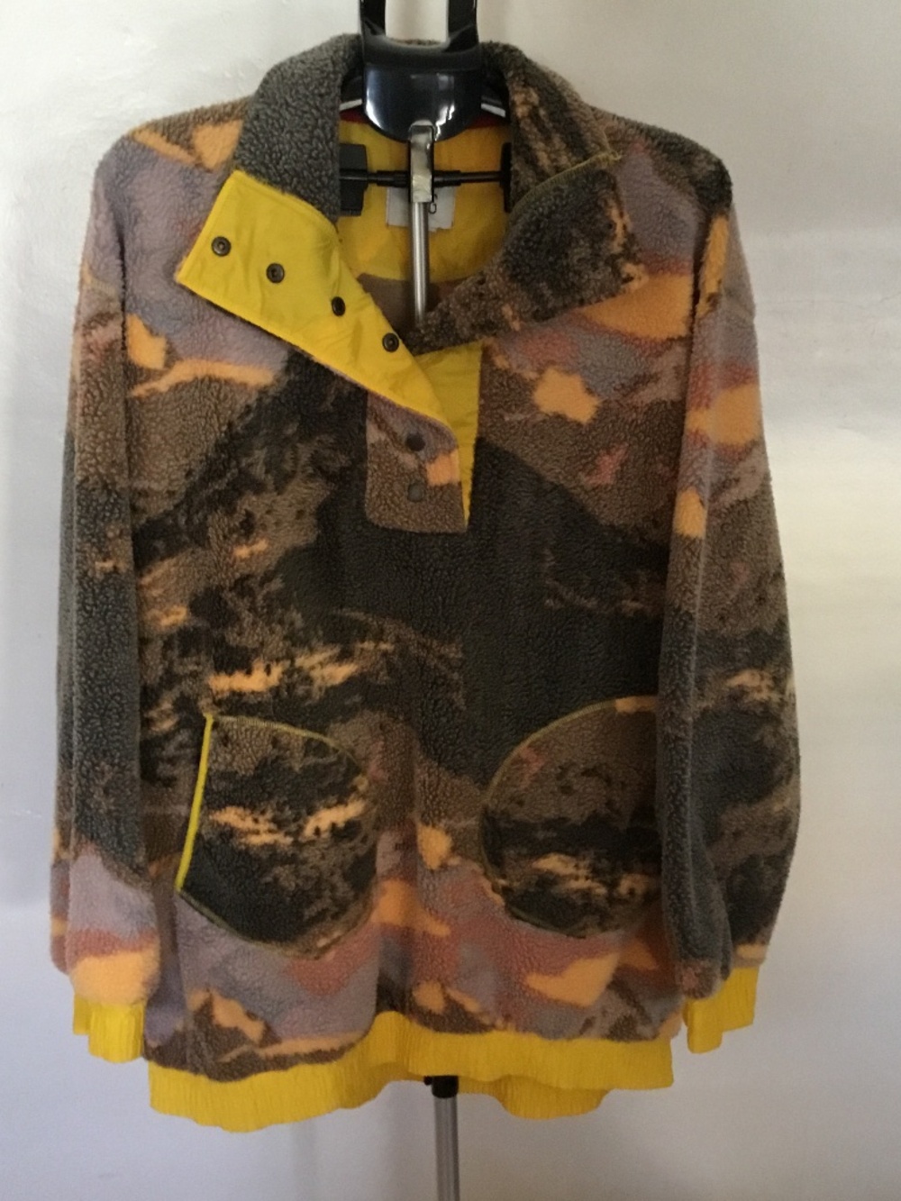 NWOT Men’s Large Urban Outfitters BDG Oversized Sweater